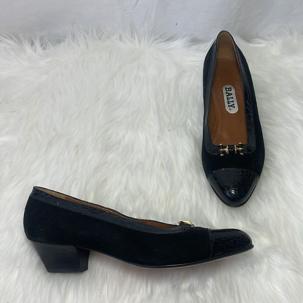 Bally Black Suede Embossed Cap Toe Low Heels Sz 6.5
